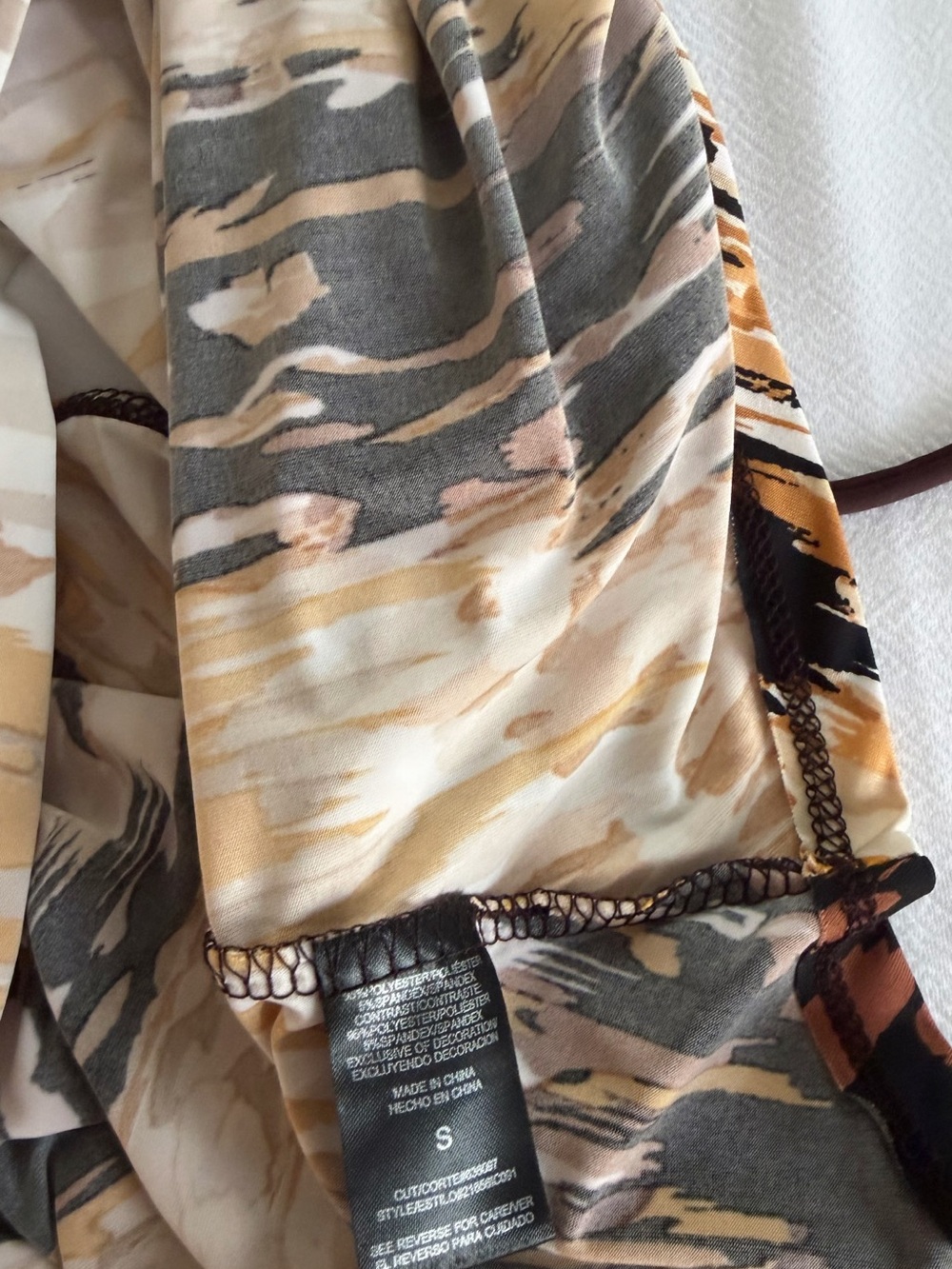 Vintage HeartSoul Halter Handkerchief Top
Abstract Animal Print Brown Gold - Picture 6 of 6